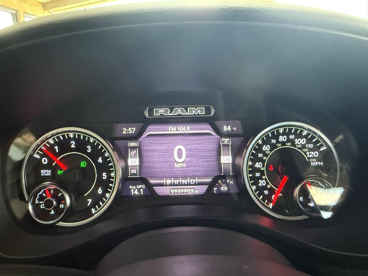 RAM 1500 Big Horn 4x4 Crew Cab 5'7" Box 2020