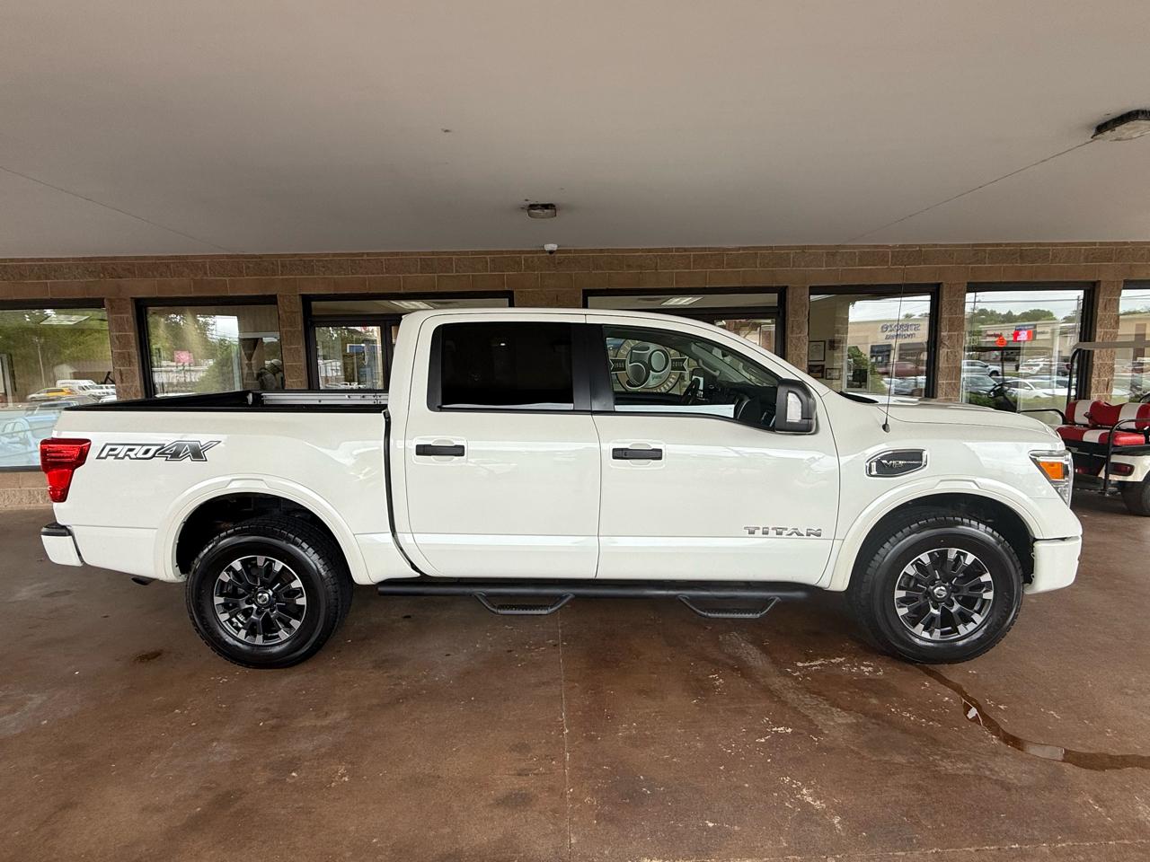 Nissan Titan 4x4 Crew Cab PRO-4X 2017