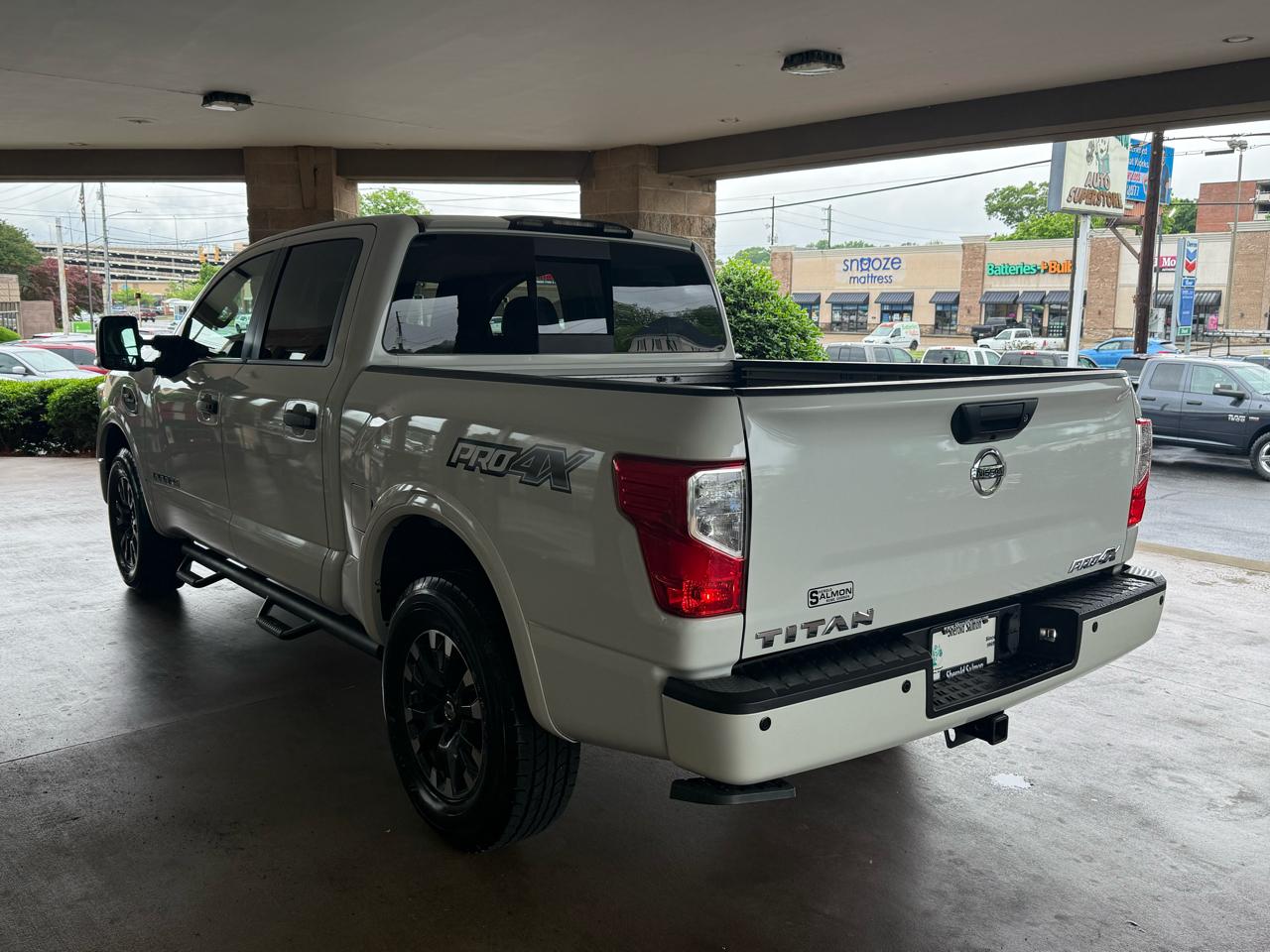 Nissan Titan 4x4 Crew Cab PRO-4X 2017