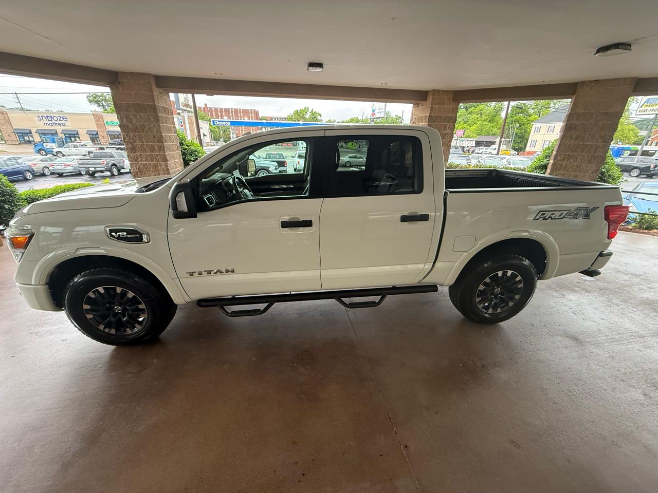 Nissan Titan 4x4 Crew Cab PRO-4X 2017