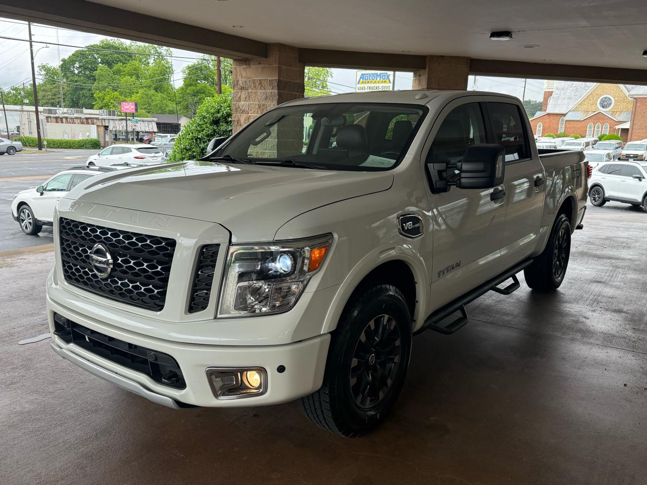 Nissan Titan 4x4 Crew Cab PRO-4X 2017