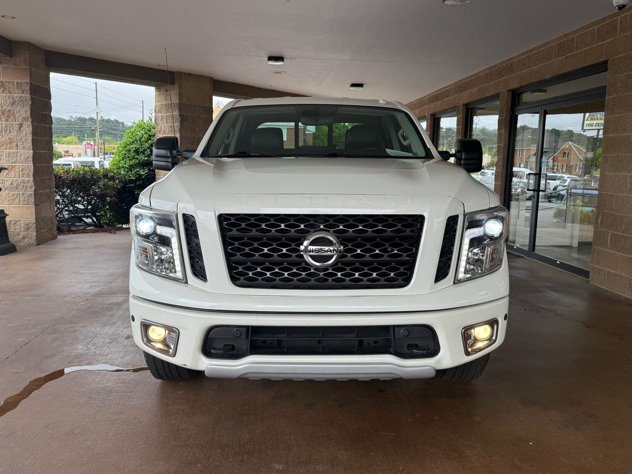 Nissan Titan 4x4 Crew Cab PRO-4X 2017