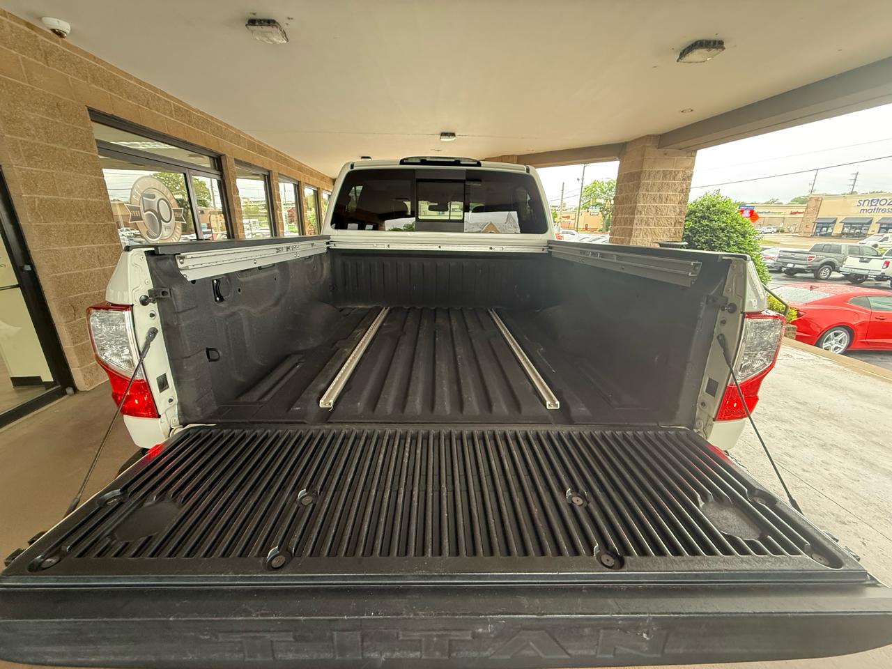 Nissan Titan 4x4 Crew Cab PRO-4X 2017