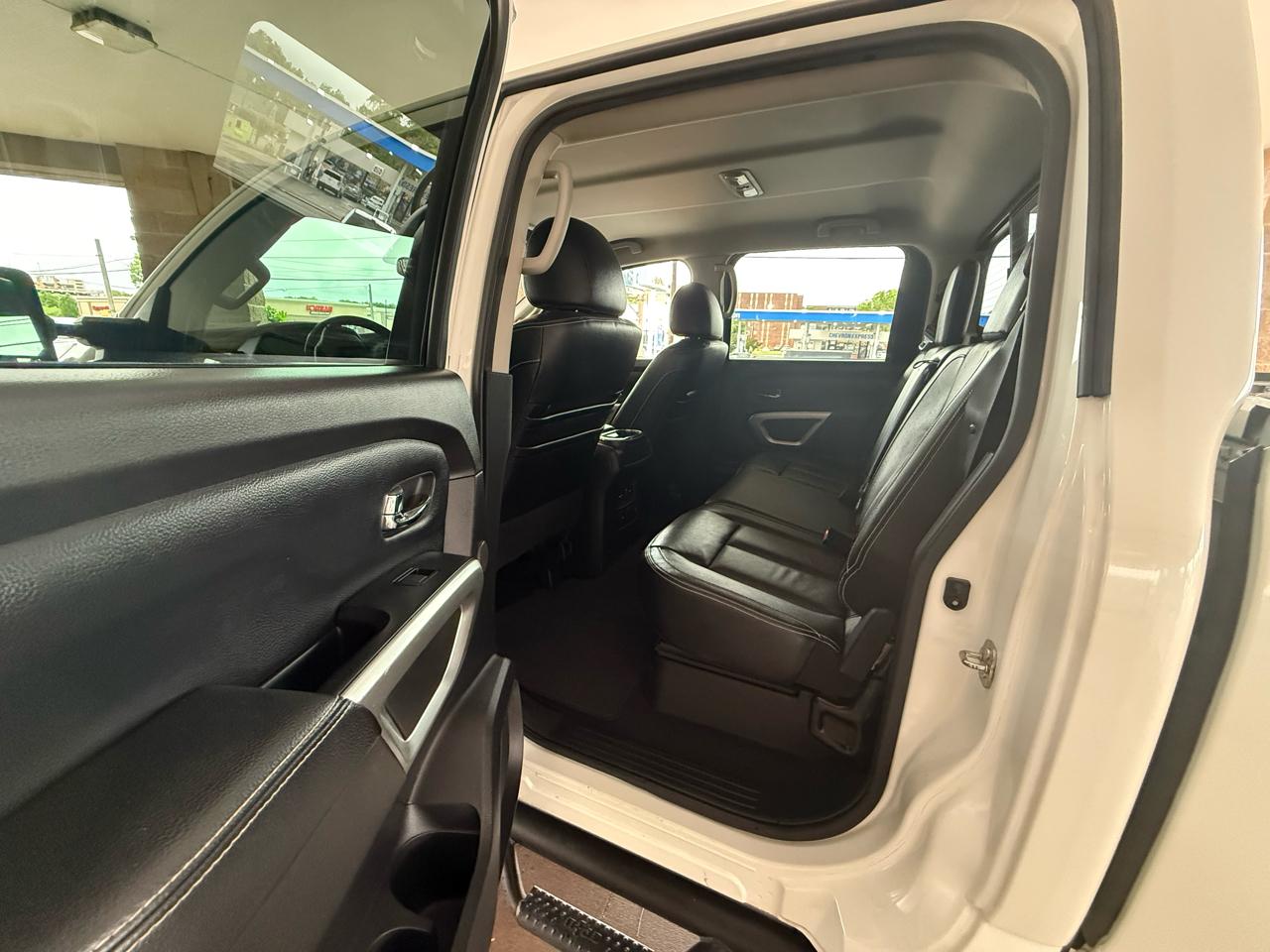 Nissan Titan 4x4 Crew Cab PRO-4X 2017