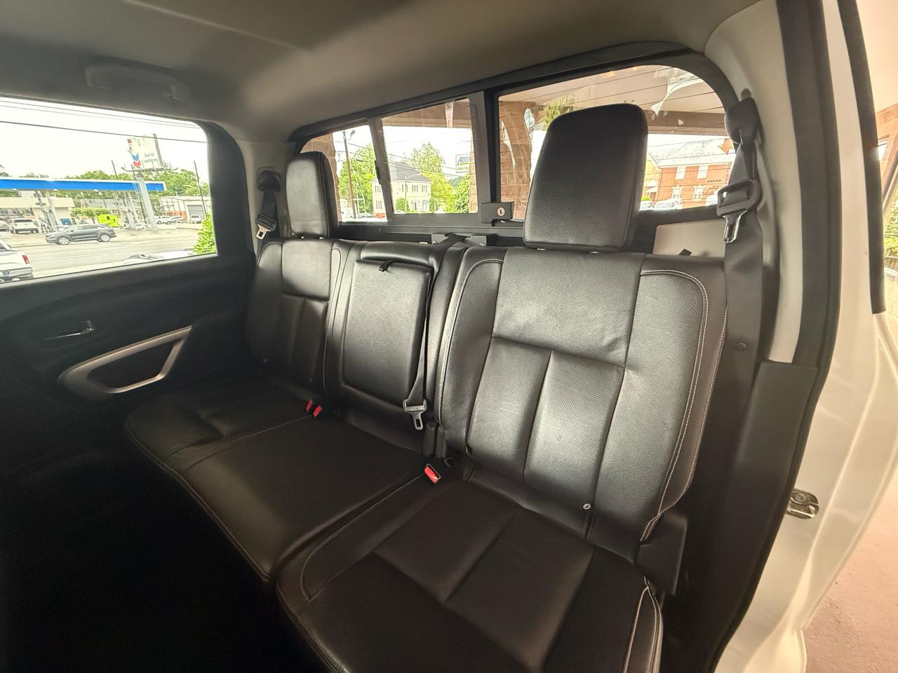 Nissan Titan 4x4 Crew Cab PRO-4X 2017