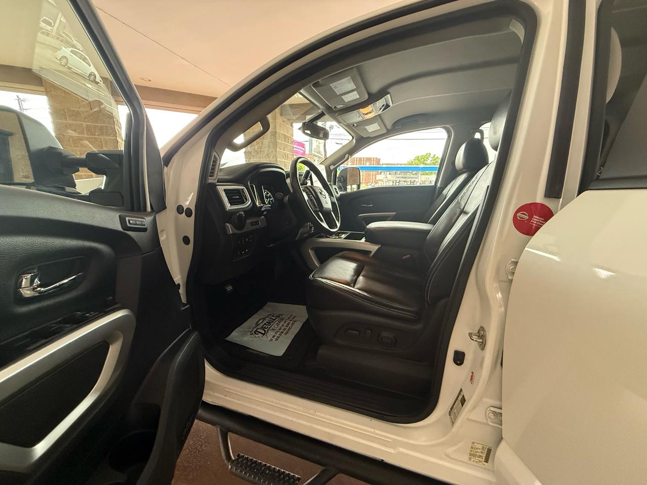 Nissan Titan 4x4 Crew Cab PRO-4X 2017