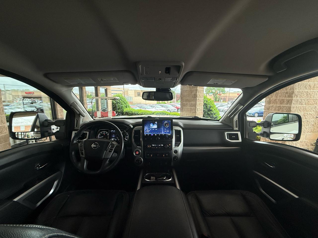 Nissan Titan 4x4 Crew Cab PRO-4X 2017