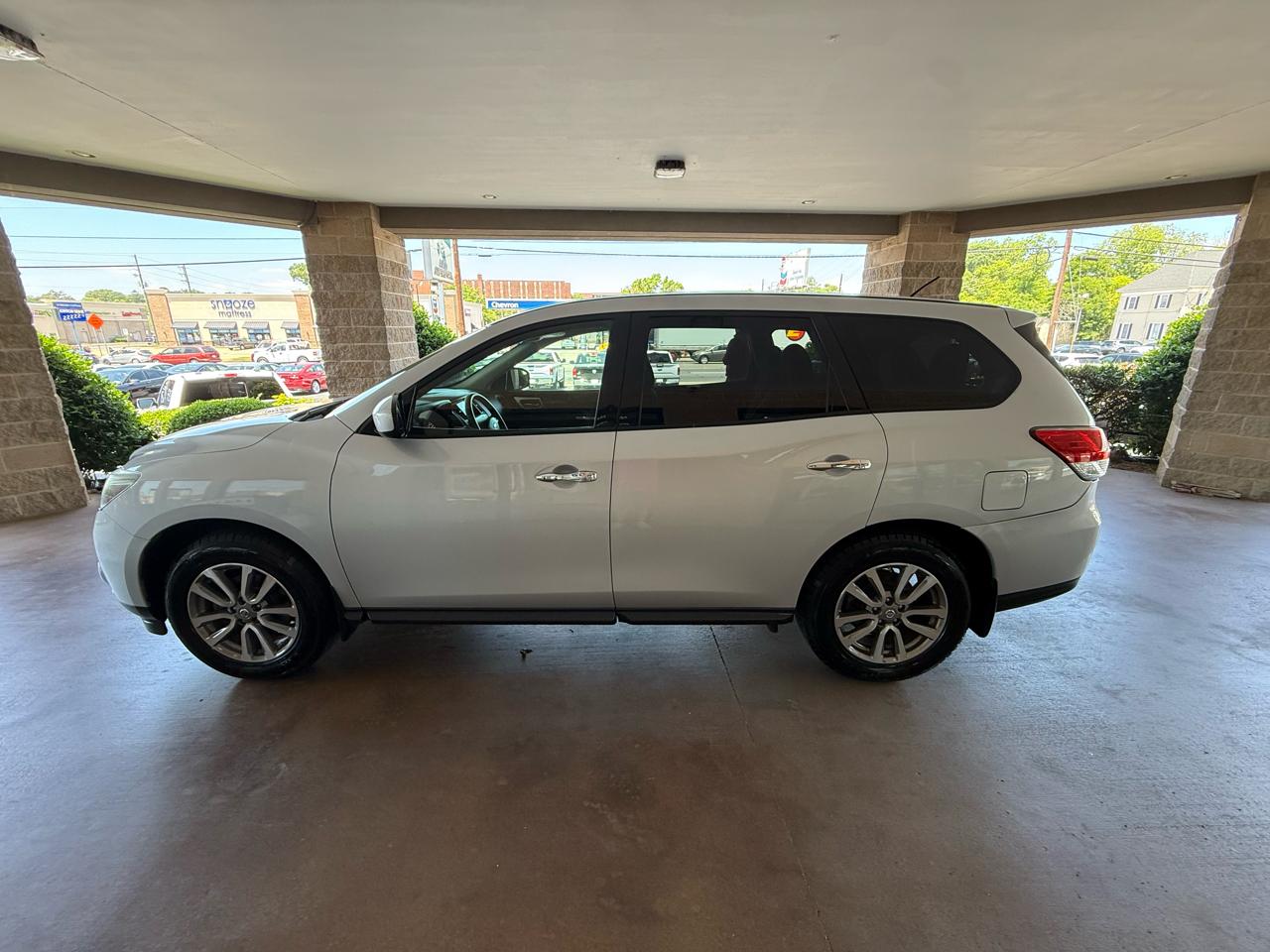 Nissan Pathfinder 4WD 4dr S *Ltd Avail* 2015
