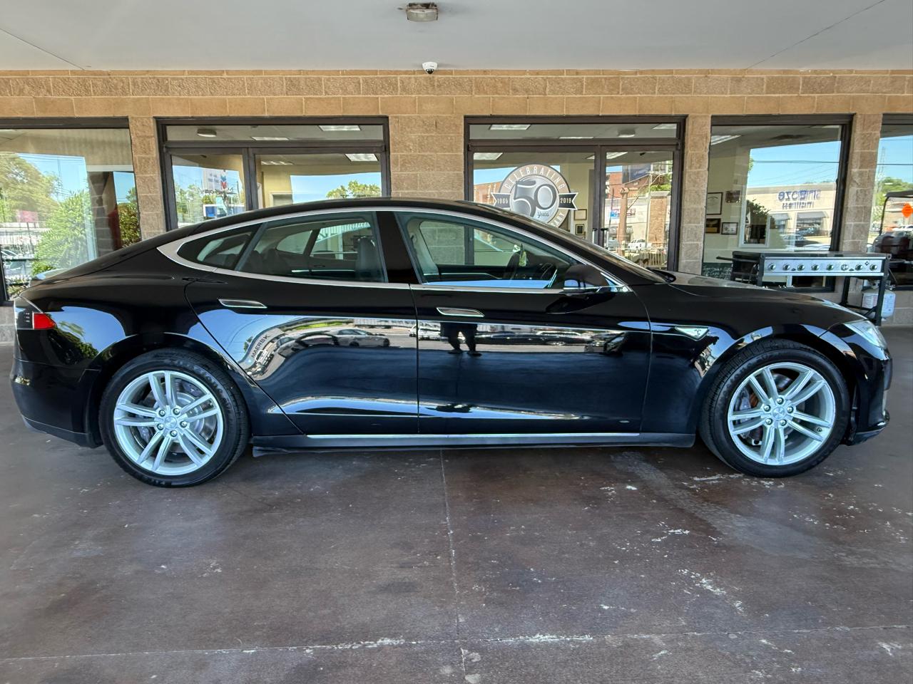 Tesla Model S 4dr Sdn 2013