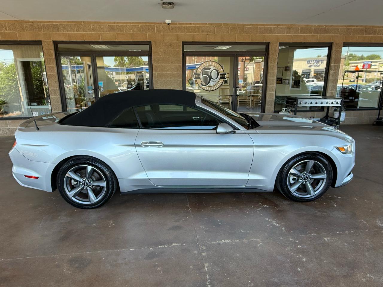 Ford Mustang 2dr Conv V6 2015