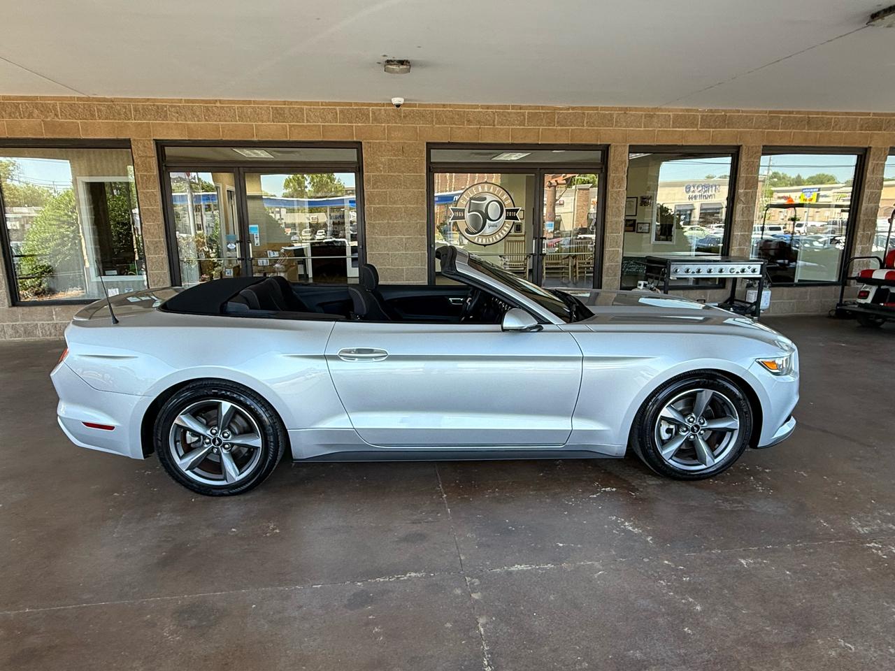 Ford Mustang 2dr Conv V6 2015