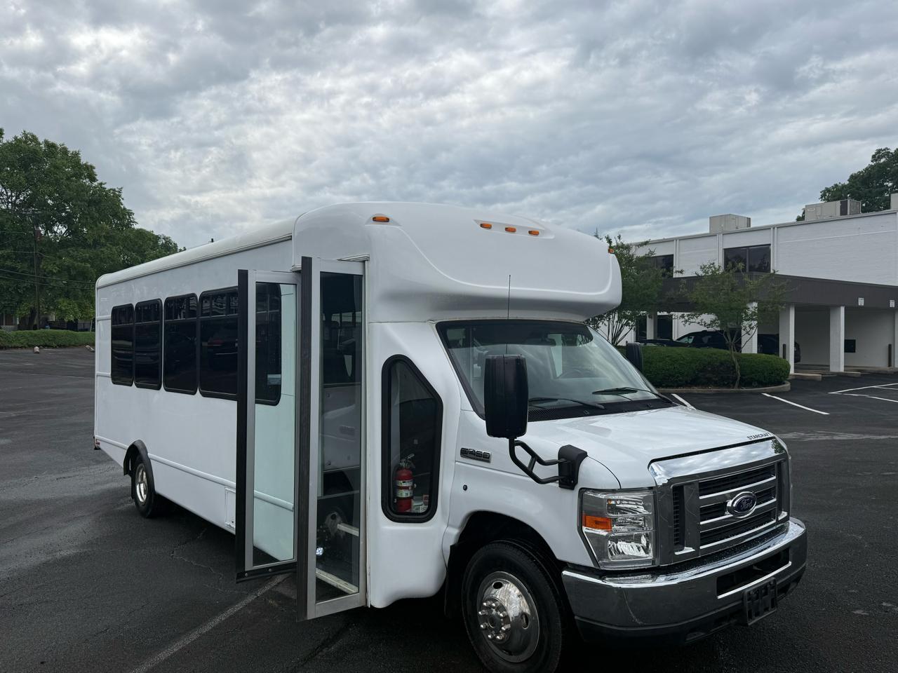 Ford E-Series Cutaway E-450 DRW 158" WB 2019