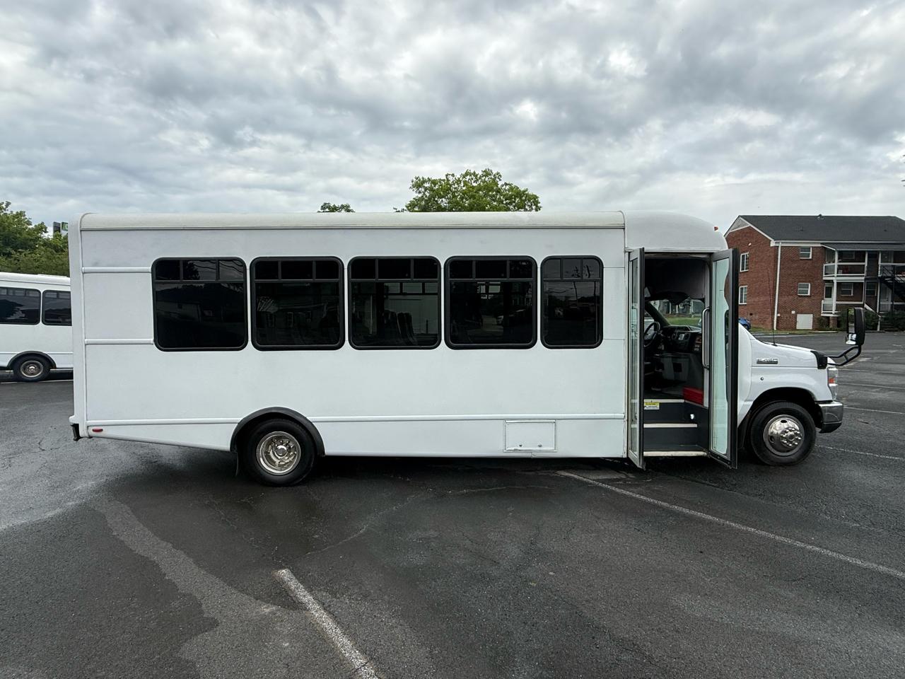 Ford E-Series Cutaway E-450 DRW 158" WB 2019