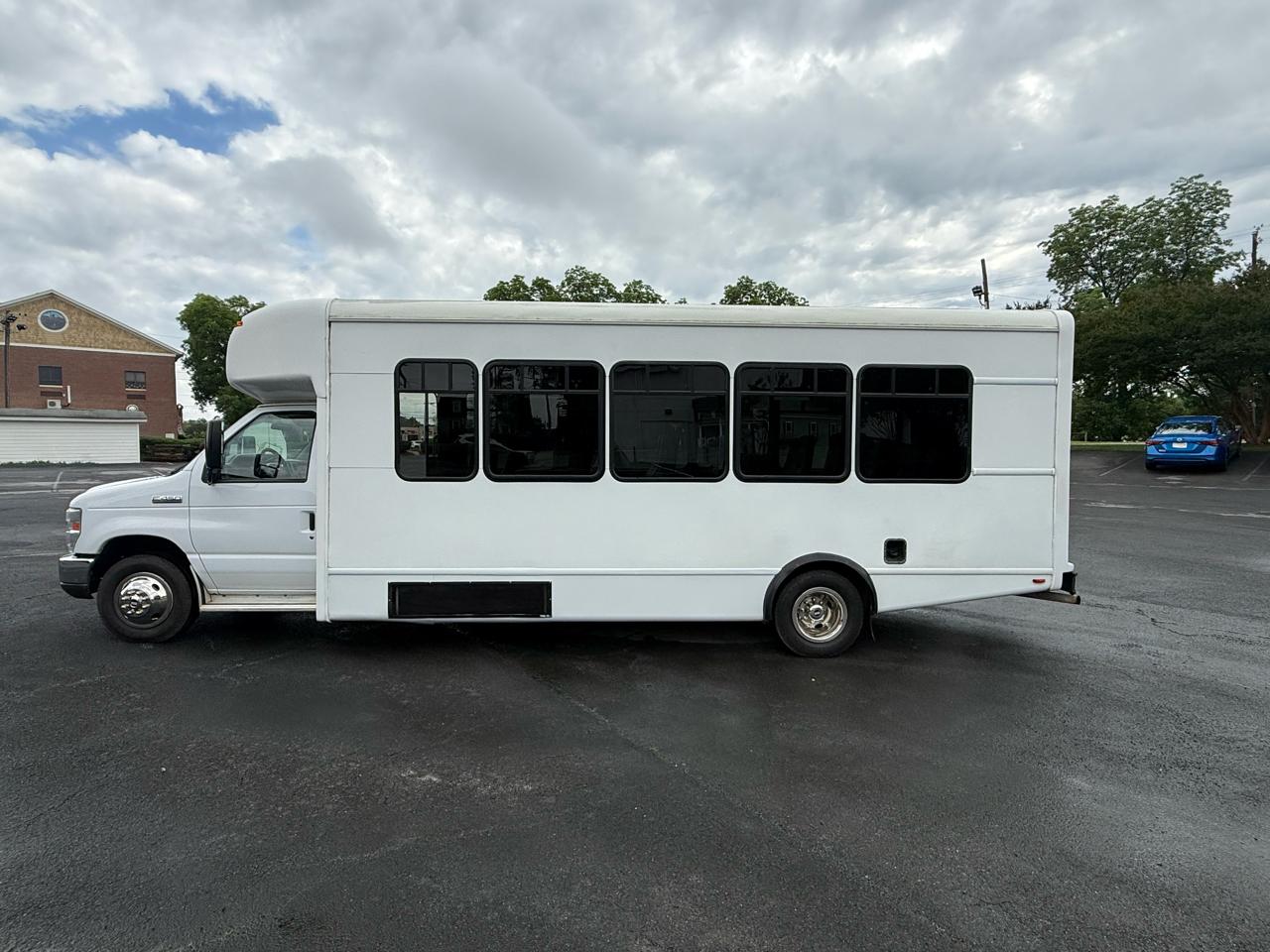 Ford E-Series Cutaway E-450 DRW 158" WB 2019
