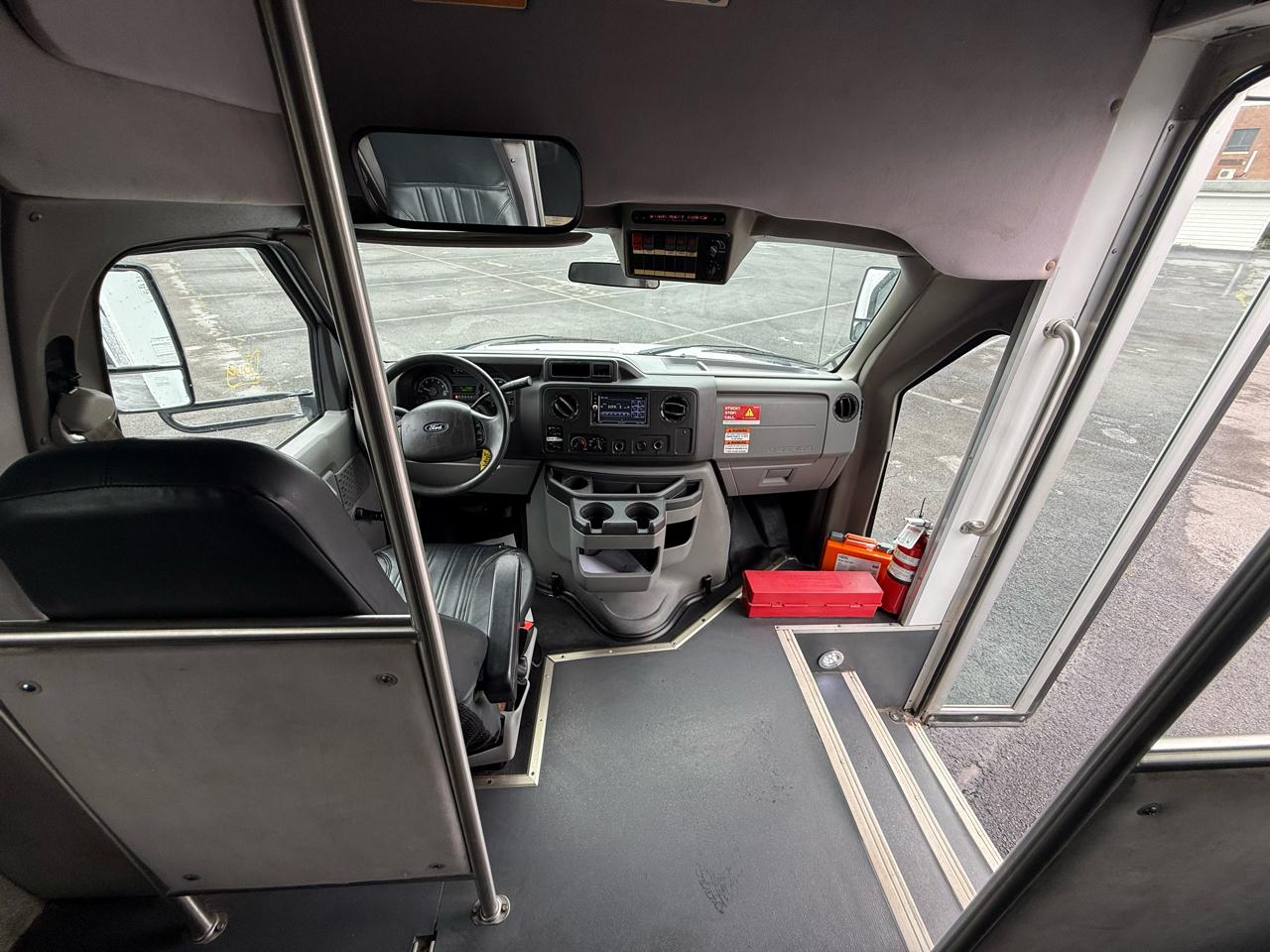 Ford E-Series Cutaway E-450 DRW 158" WB 2019