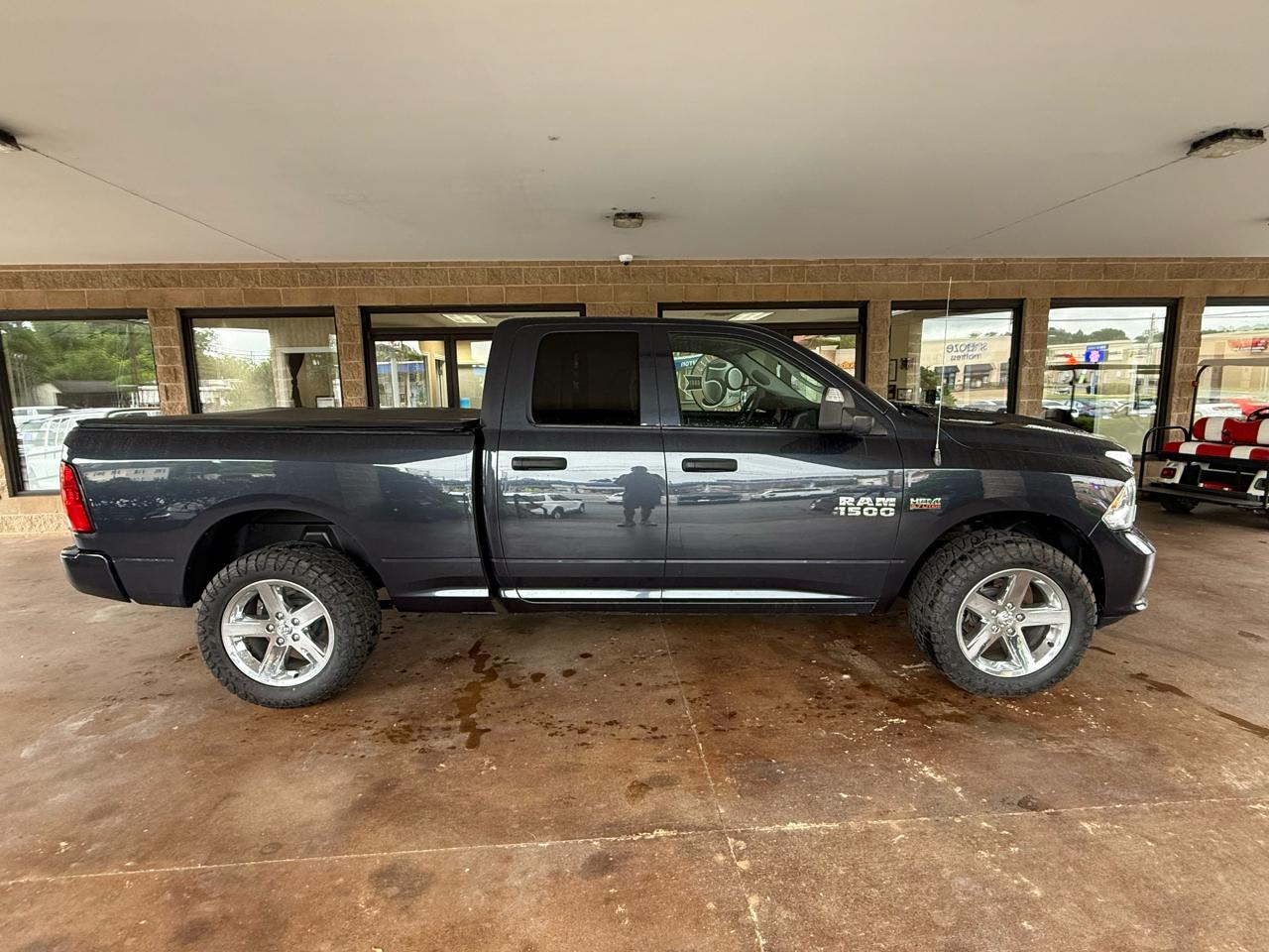 RAM 1500 Express 4x4 Quad Cab 6'4" Box 2017