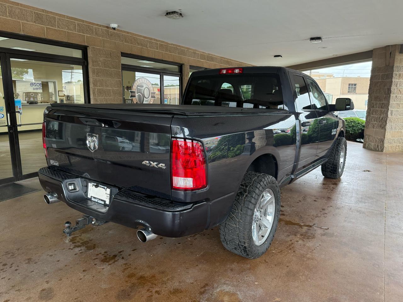 RAM 1500 Express 4x4 Quad Cab 6'4" Box 2017