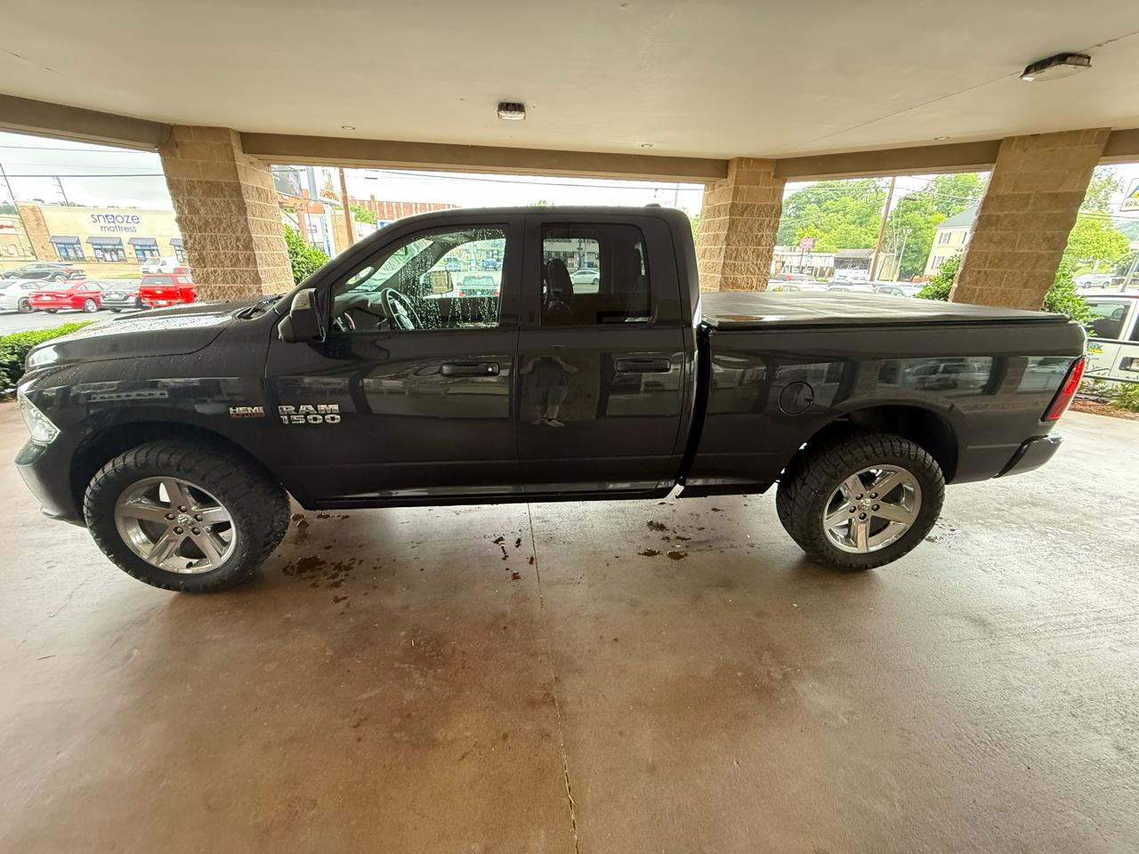 RAM 1500 Express 4x4 Quad Cab 6'4" Box 2017