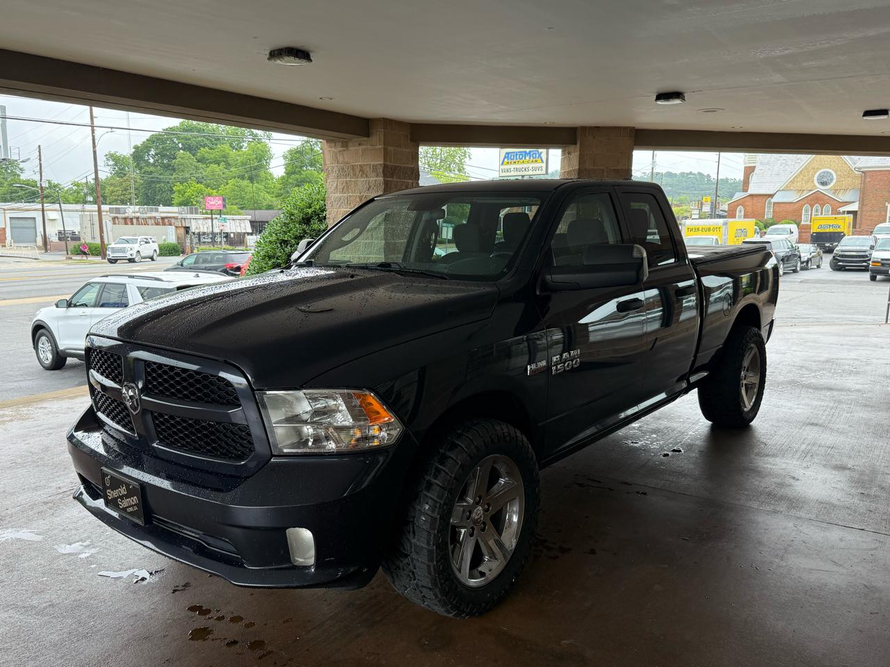 RAM 1500 Express 4x4 Quad Cab 6'4" Box 2017