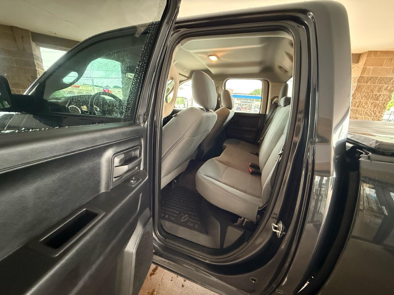 RAM 1500 Express 4x4 Quad Cab 6'4" Box 2017