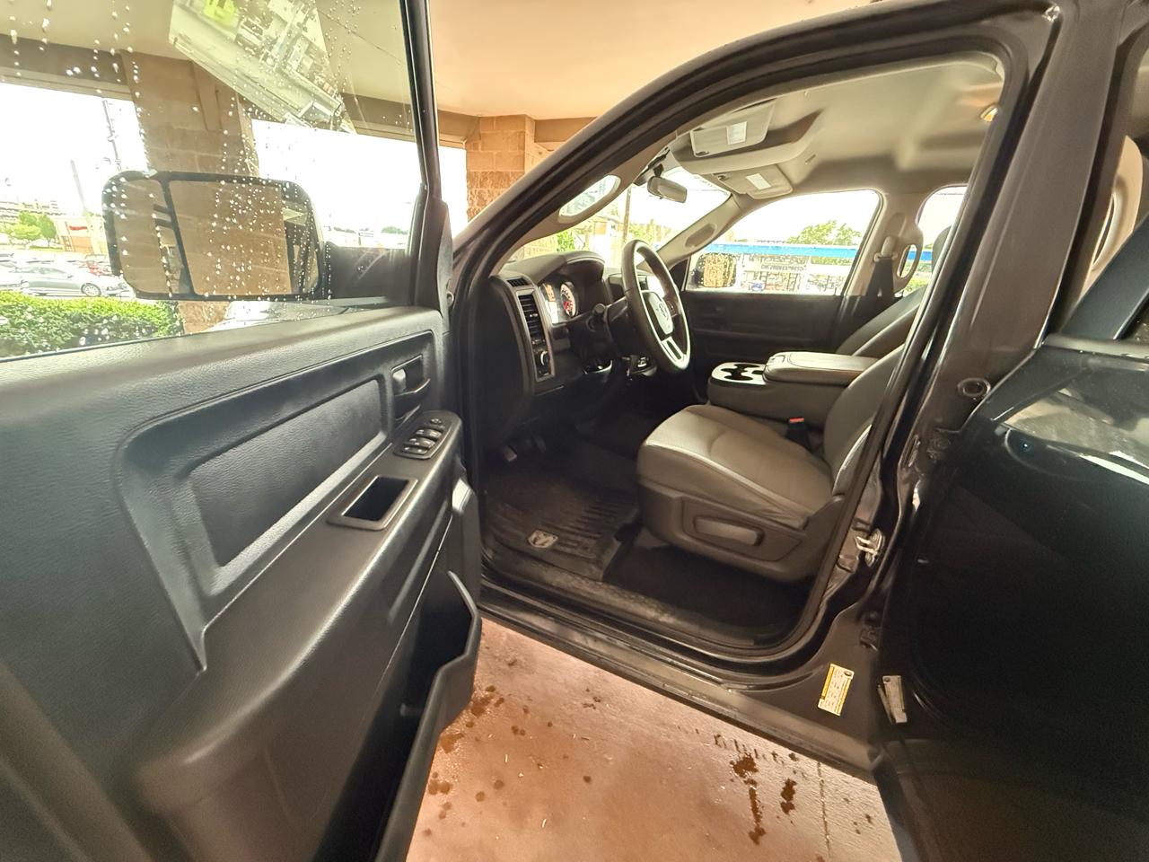 RAM 1500 Express 4x4 Quad Cab 6'4" Box 2017