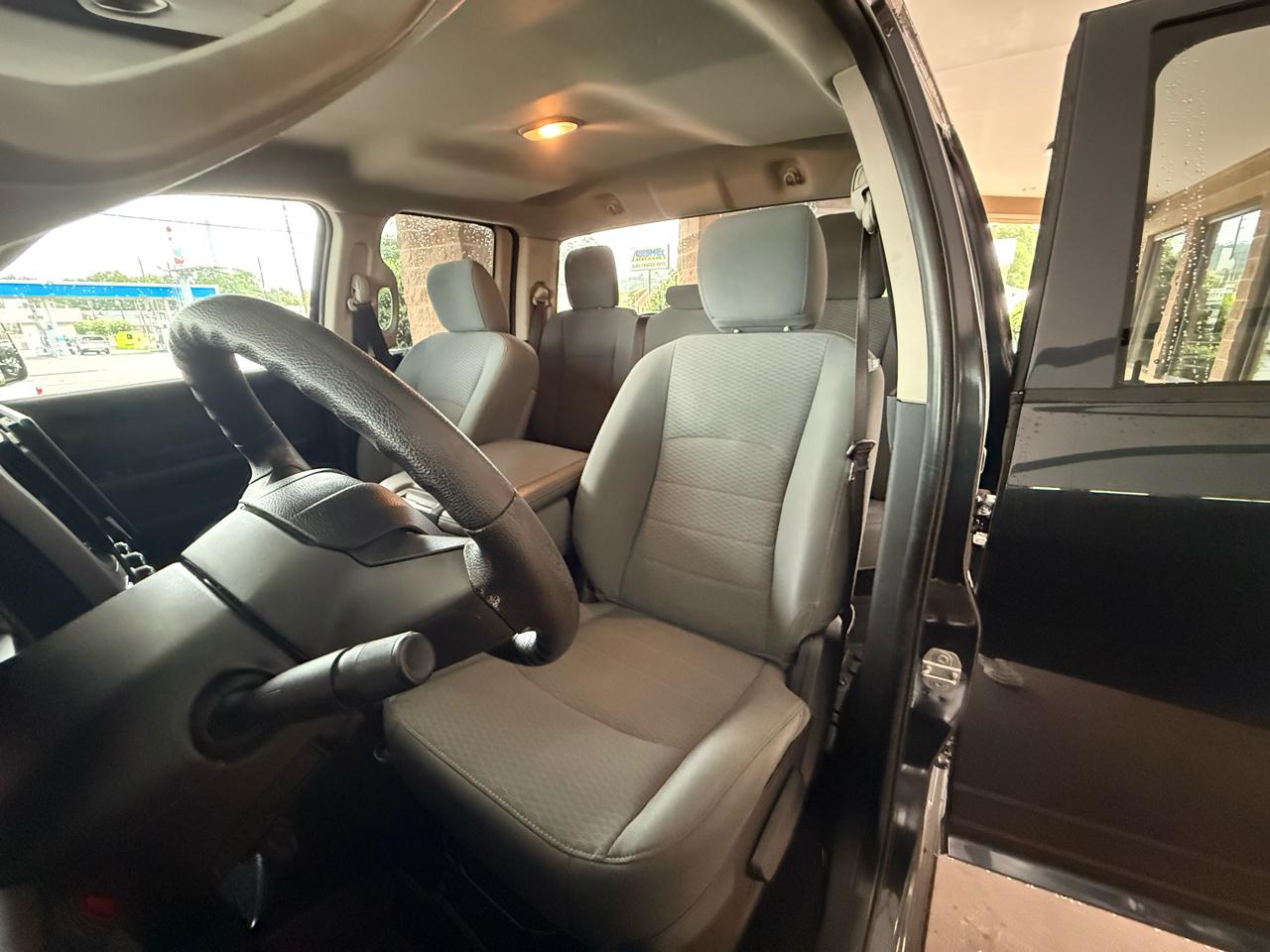 RAM 1500 Express 4x4 Quad Cab 6'4" Box 2017