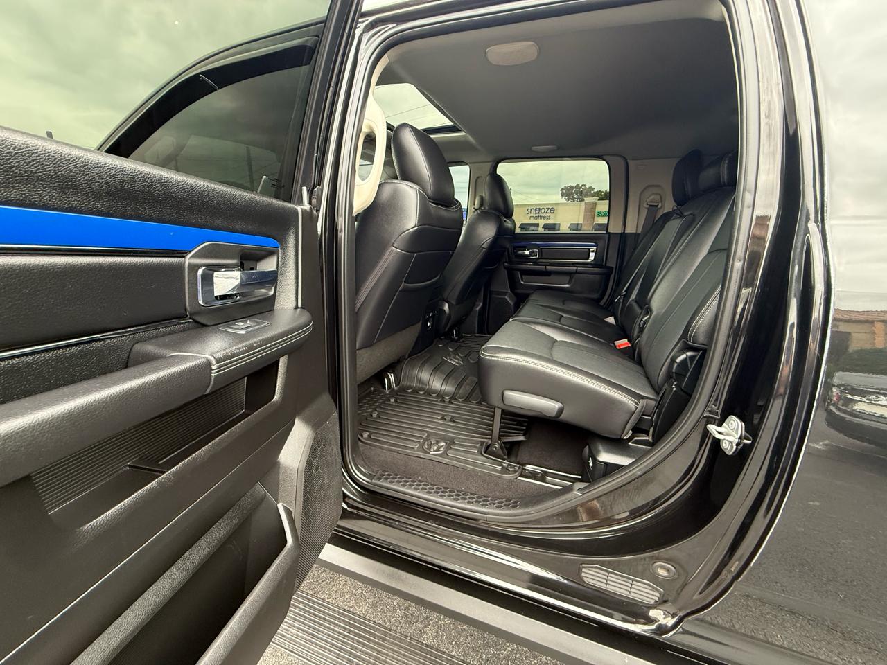 RAM 2500 Laramie 4x4 Mega Cab 6'4" Box 2018
