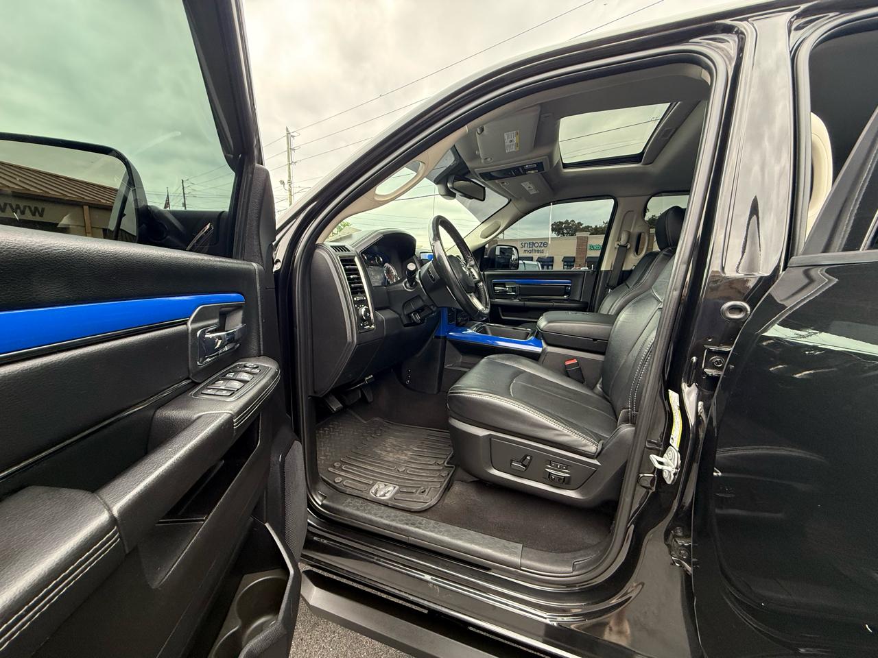RAM 2500 Laramie 4x4 Mega Cab 6'4" Box 2018