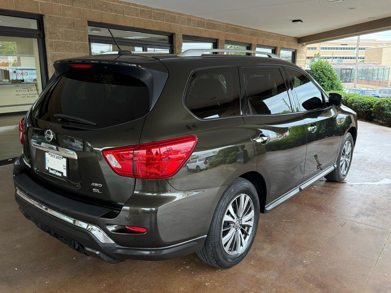 Nissan Pathfinder 4x4 SL 2017