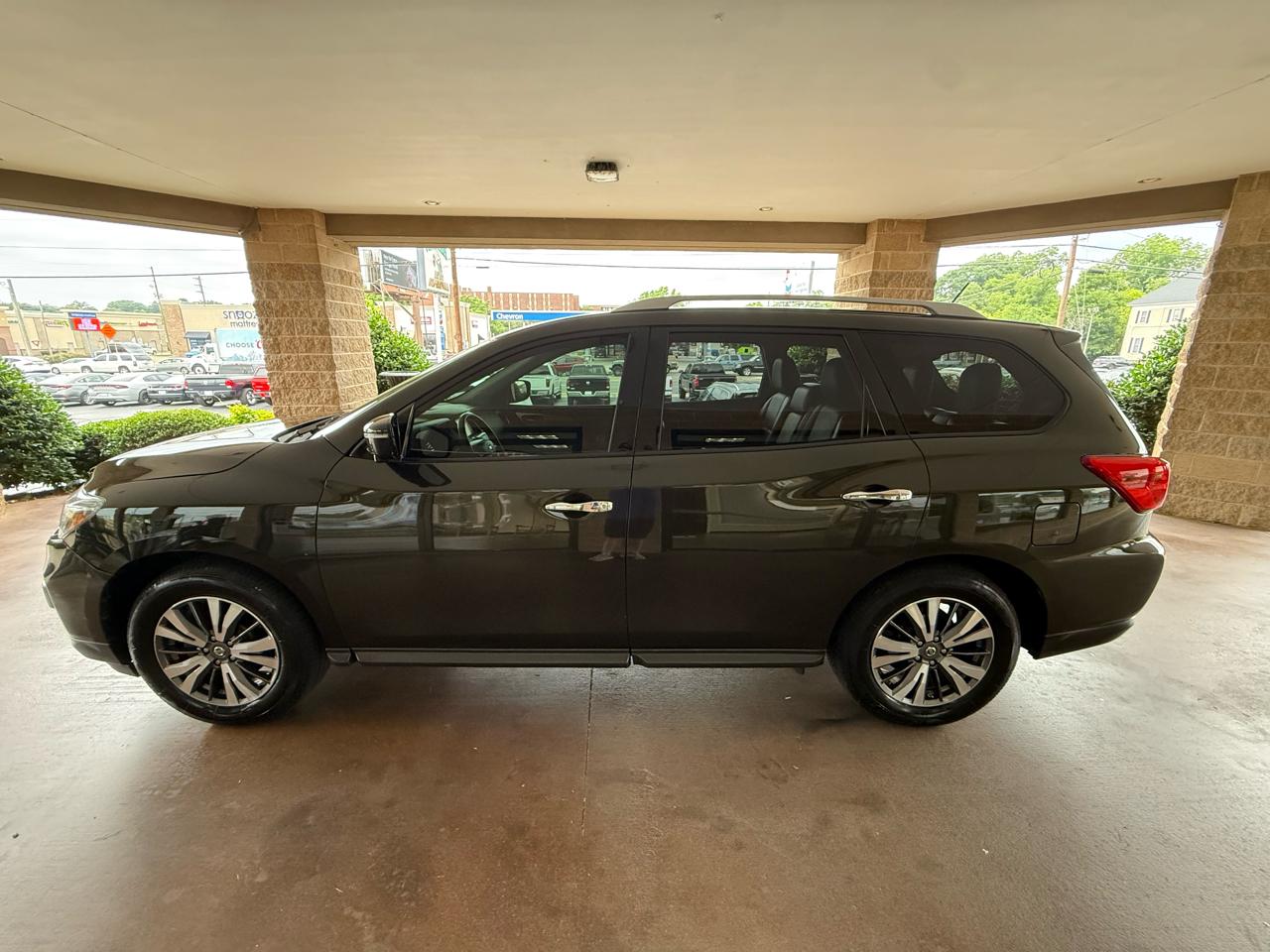 Nissan Pathfinder 4x4 SL 2017