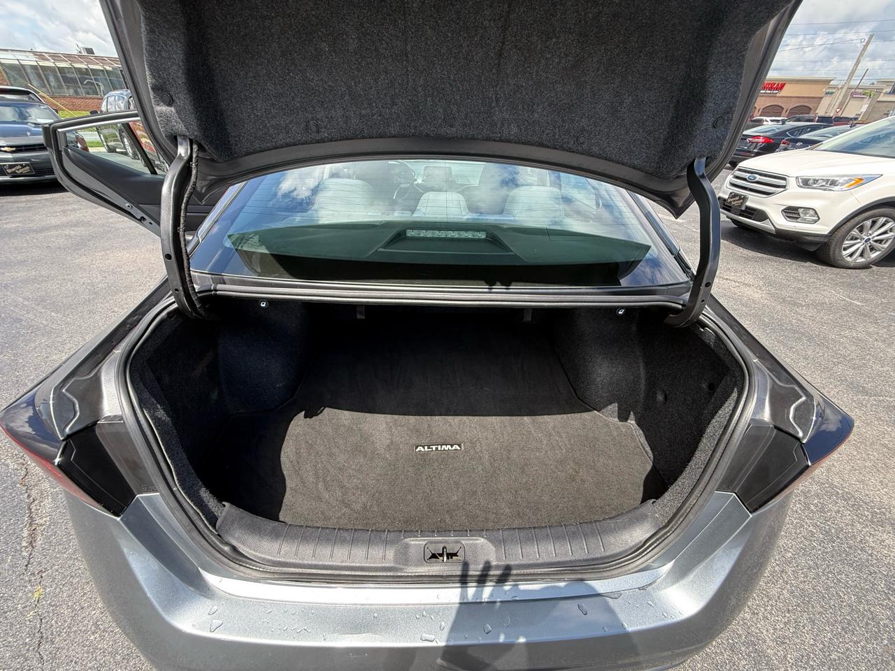 Nissan Altima 2.5 SV Sedan 2022