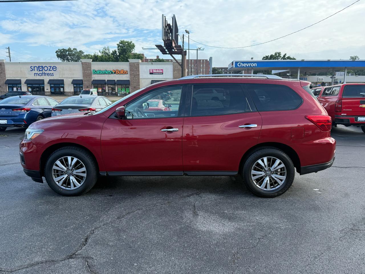 Nissan Pathfinder 4x4 SV 2017