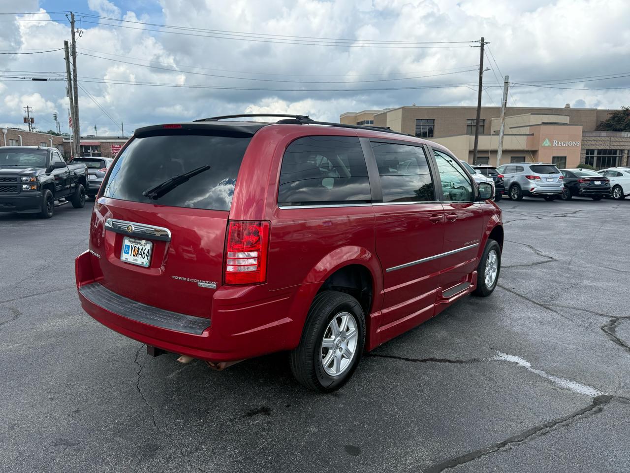 Chrysler Town & Country 4dr Wgn Touring 2010