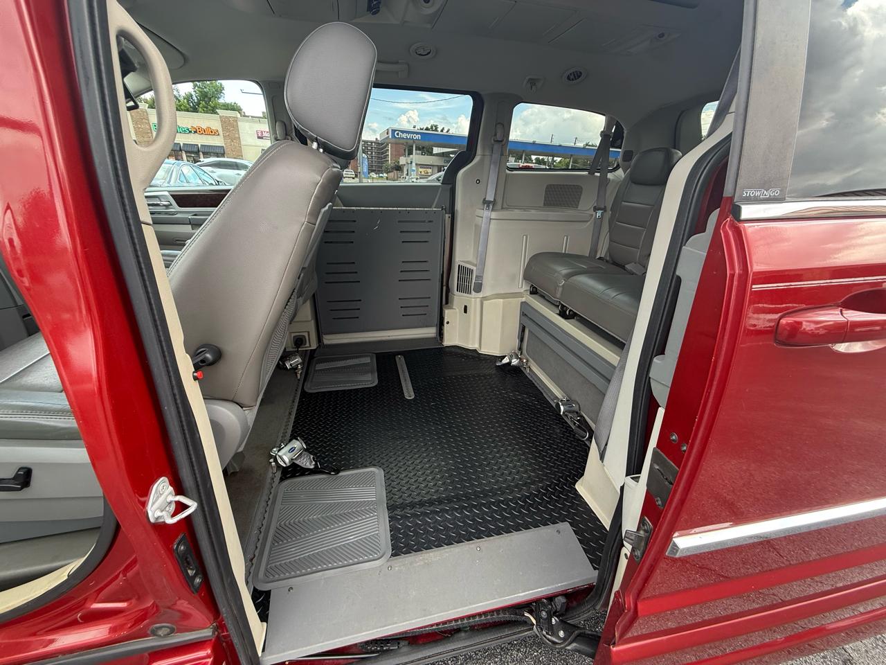 Chrysler Town & Country 4dr Wgn Touring 2010