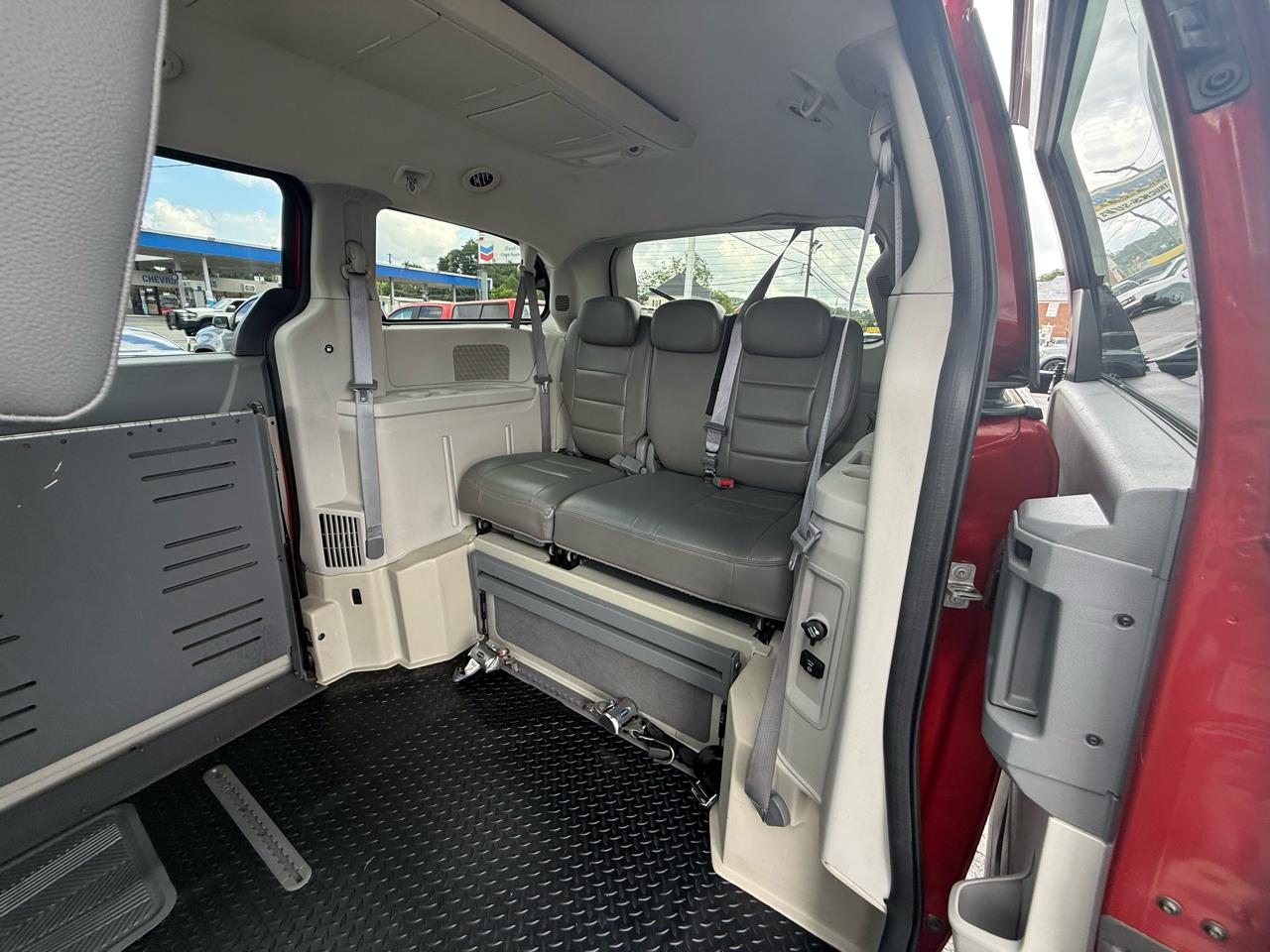 Chrysler Town & Country 4dr Wgn Touring 2010