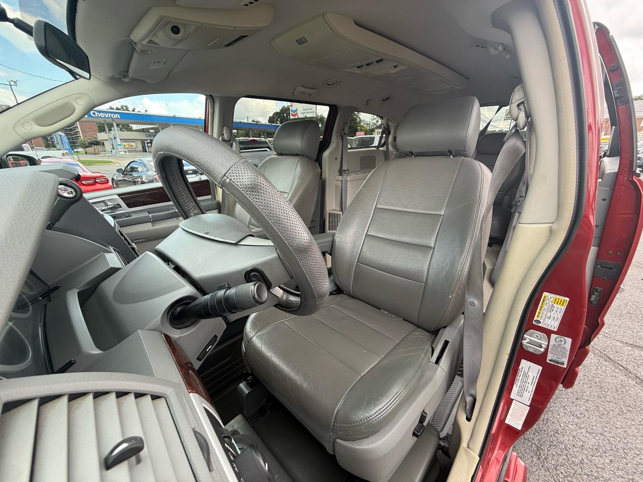 Chrysler Town & Country 4dr Wgn Touring 2010