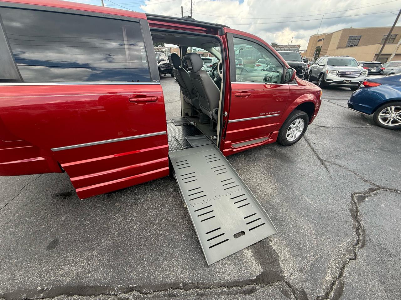Chrysler Town & Country 4dr Wgn Touring 2010