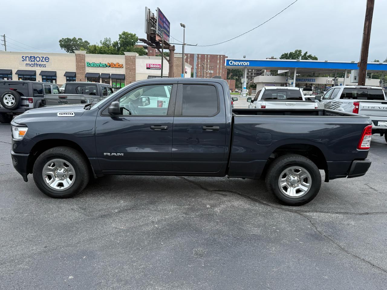 RAM 1500 4WD Quad Cab 140.5" Tradesman 2020