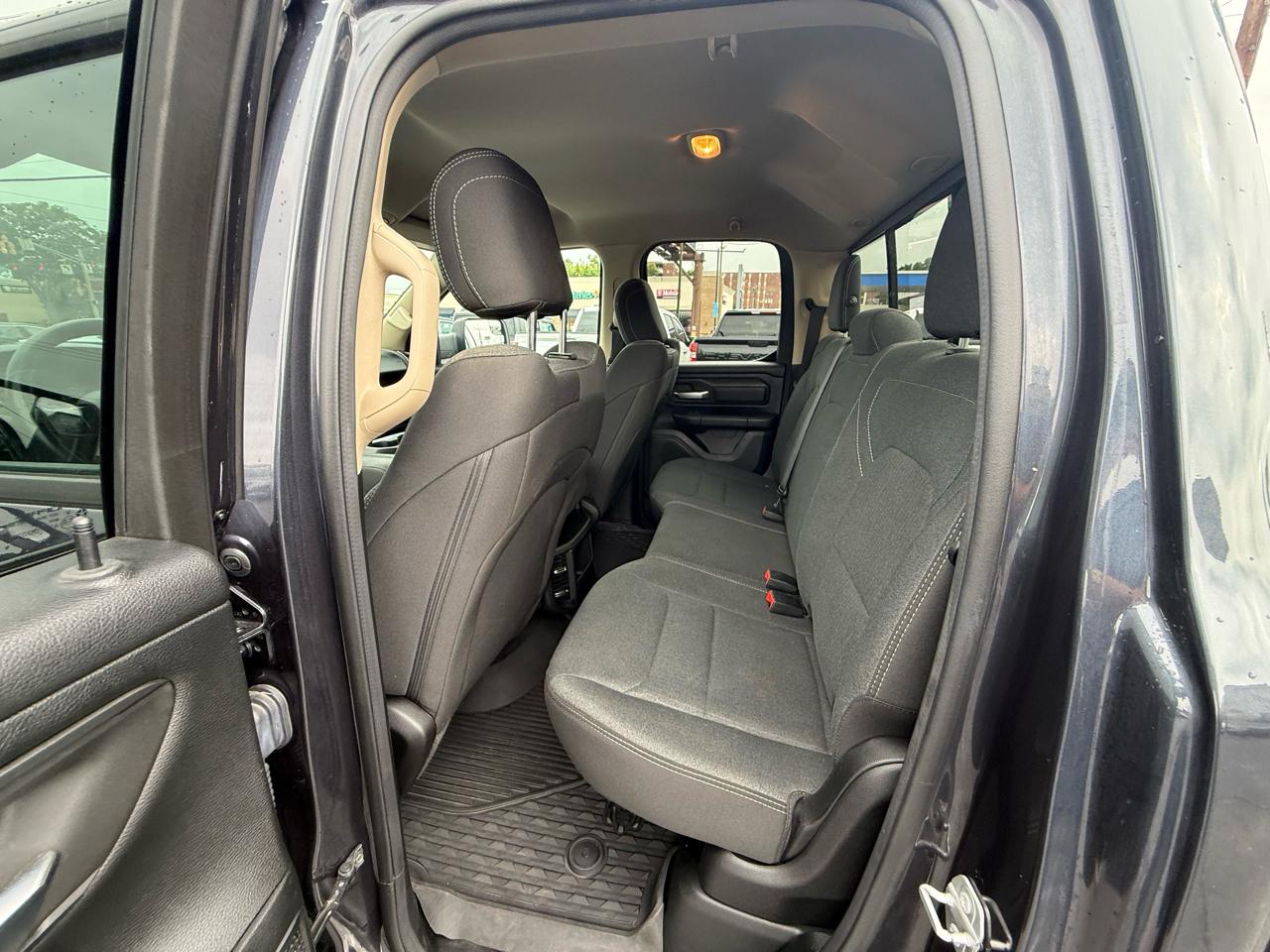 RAM 1500 4WD Quad Cab 140.5" Tradesman 2020