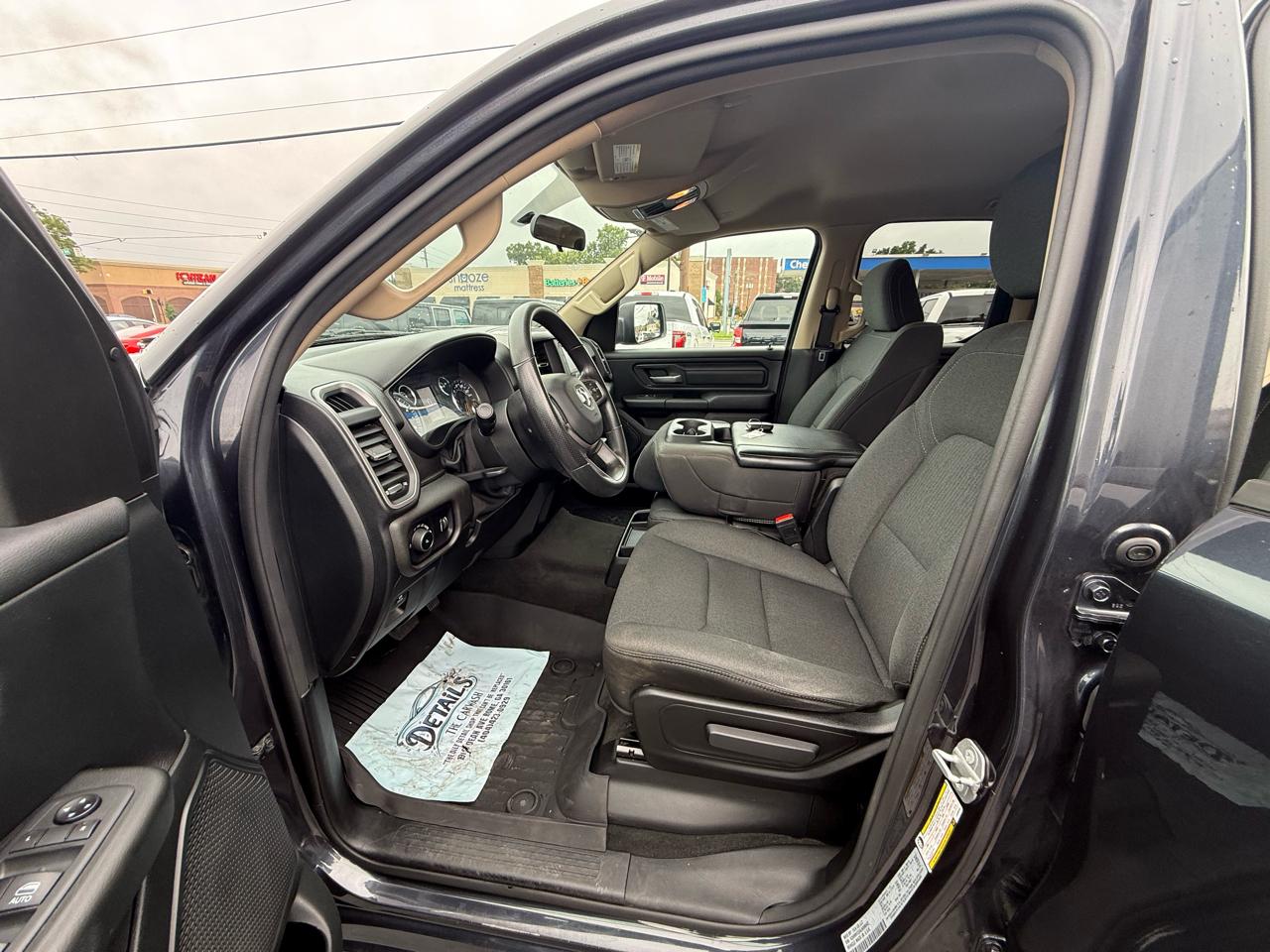 RAM 1500 4WD Quad Cab 140.5" Tradesman 2020