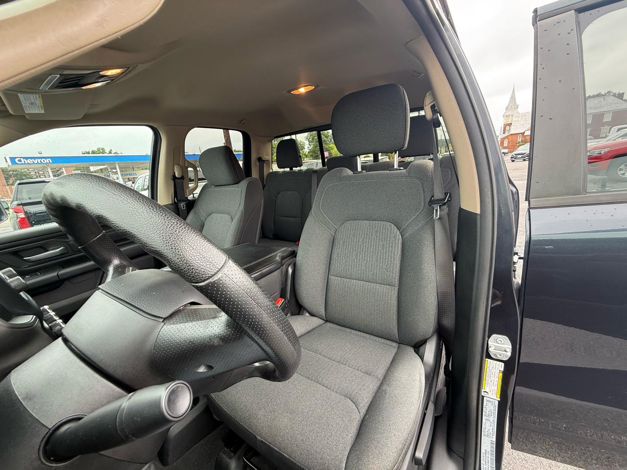 RAM 1500 4WD Quad Cab 140.5" Tradesman 2020