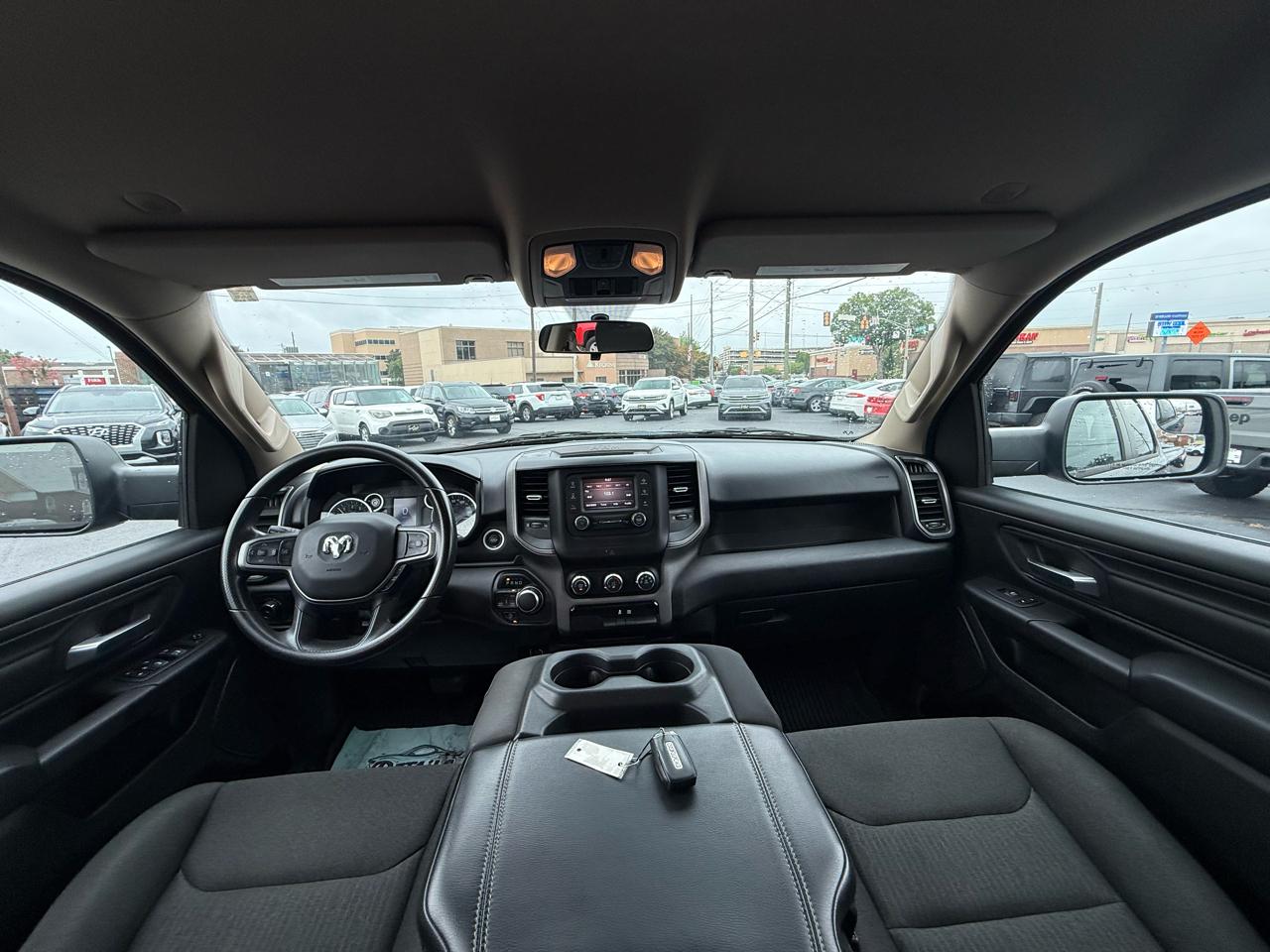 RAM 1500 4WD Quad Cab 140.5" Tradesman 2020