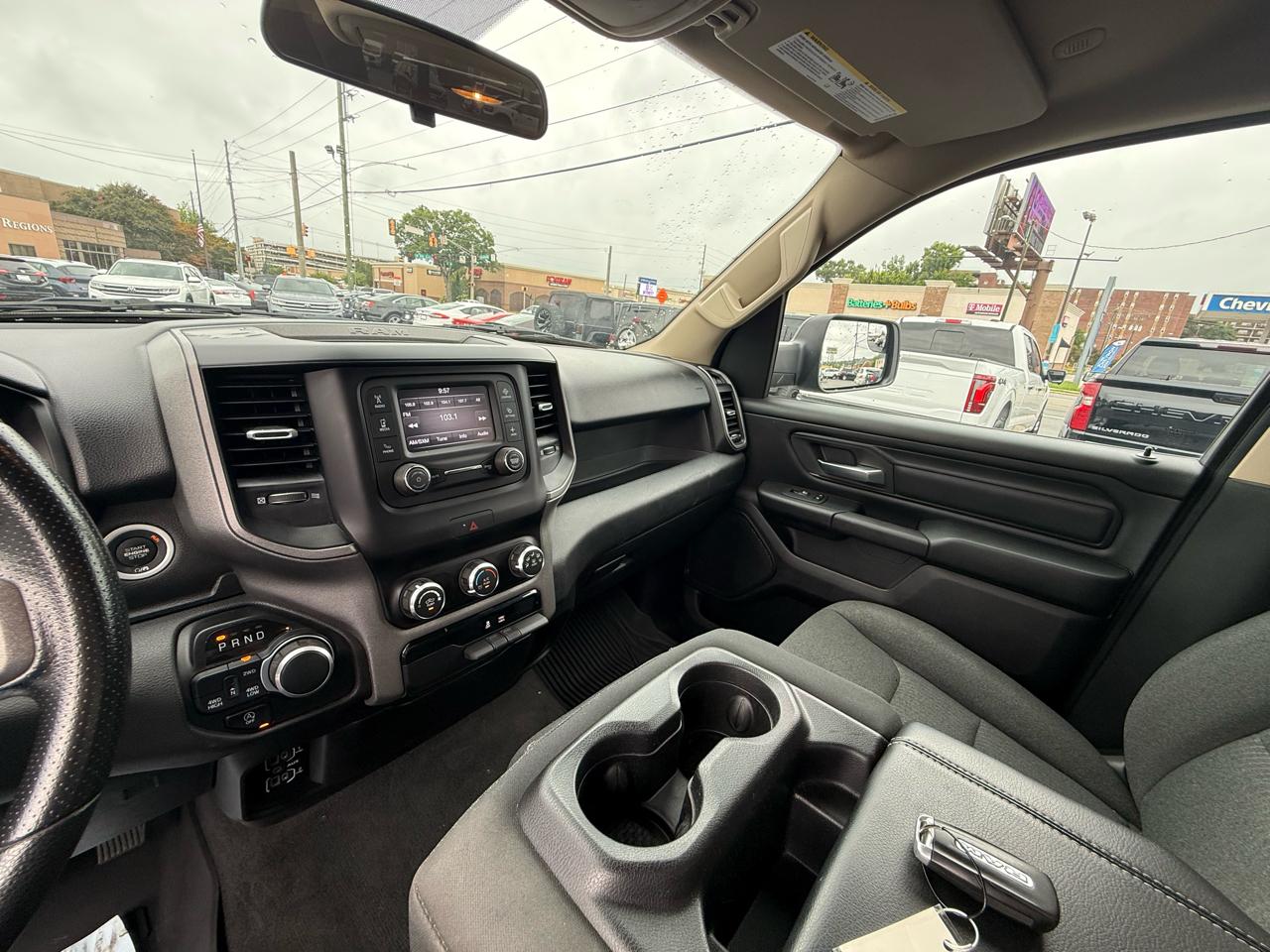RAM 1500 4WD Quad Cab 140.5" Tradesman 2020