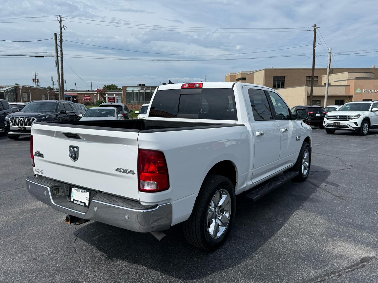 RAM 1500 Big Horn 4x4 Crew Cab 5'7" Box 2017