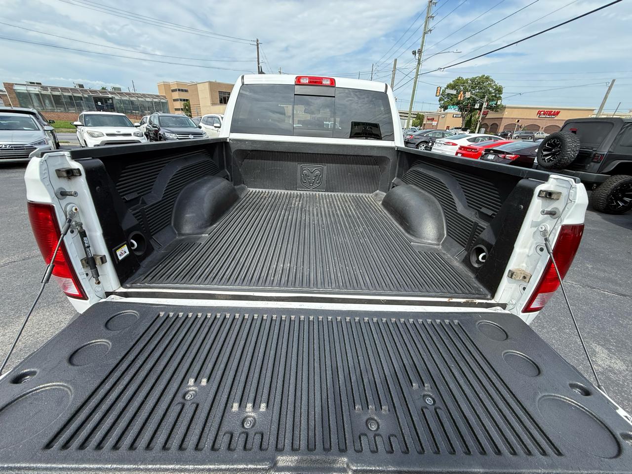 RAM 1500 Big Horn 4x4 Crew Cab 5'7" Box 2017