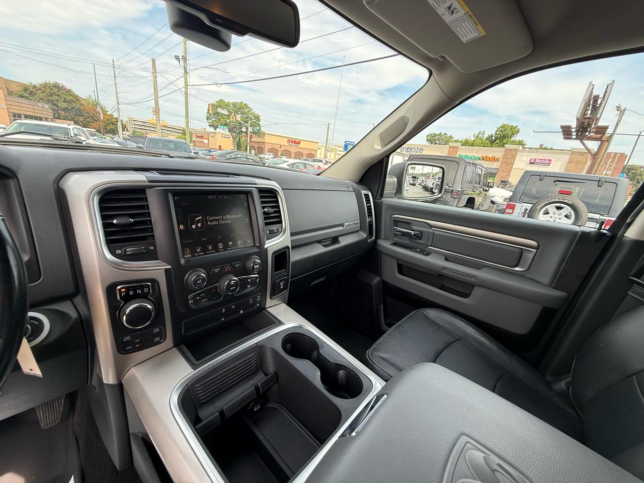 RAM 1500 Big Horn 4x4 Crew Cab 5'7" Box 2017