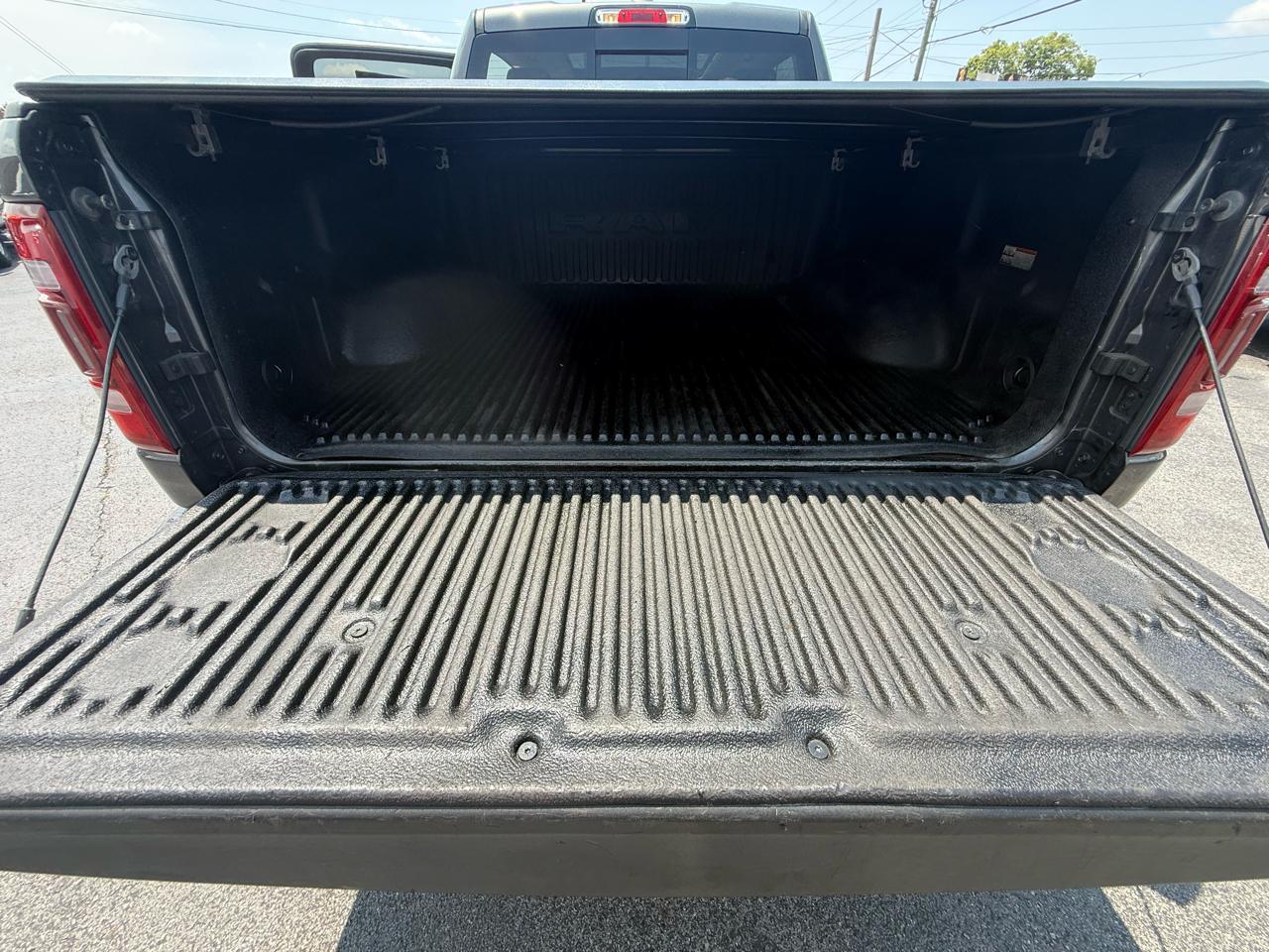 RAM 1500 Laramie 4x4 Crew Cab 5'7" Box 2019