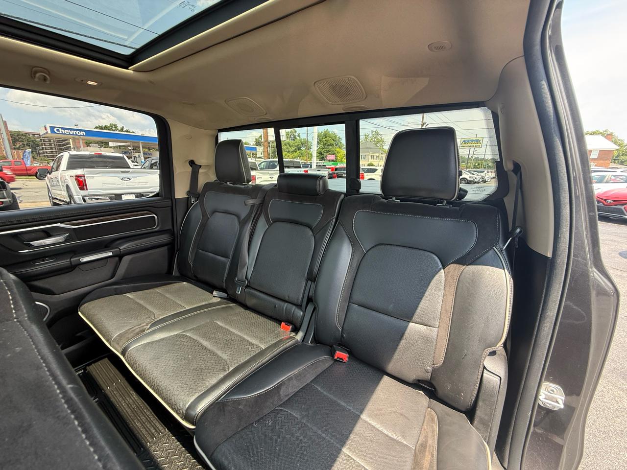 RAM 1500 Laramie 4x4 Crew Cab 5'7" Box 2019