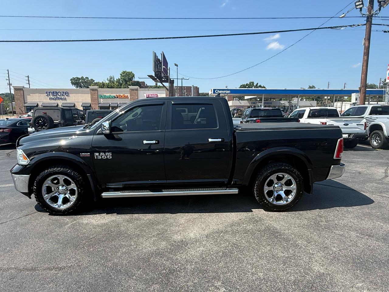 RAM 1500 Laramie 4x4 Crew Cab 5'7" Box 2017
