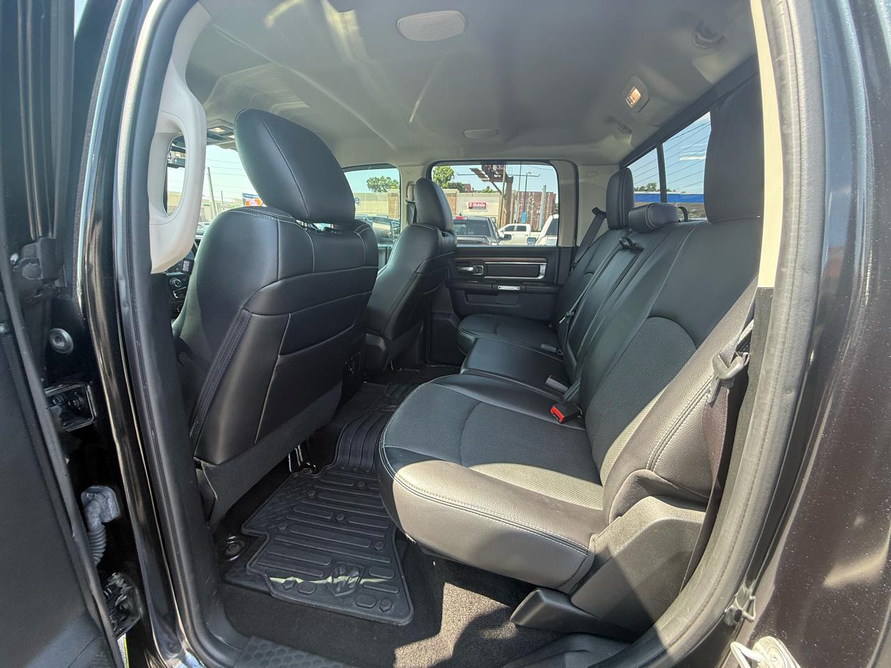 RAM 1500 Laramie 4x4 Crew Cab 5'7" Box 2017